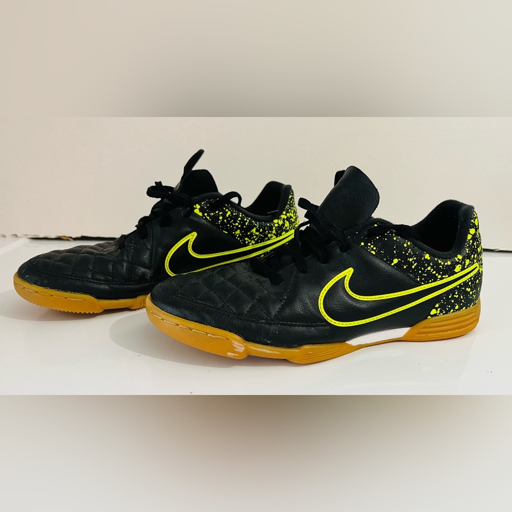 Nike Tiempo soccer shoes, black leather with highlighter yellow splash, Size 4.5